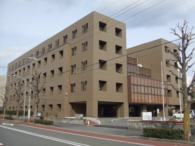 【写真2】現庁舎(本館)